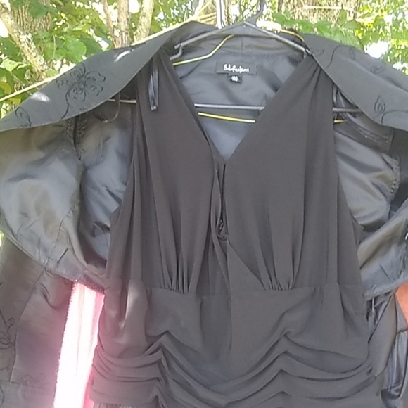 Formal gown - Picture 3 of 4